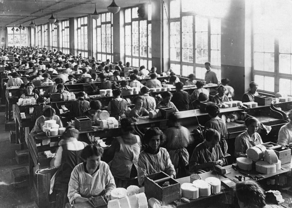 #21. Cigar and tobacco factory operatives
